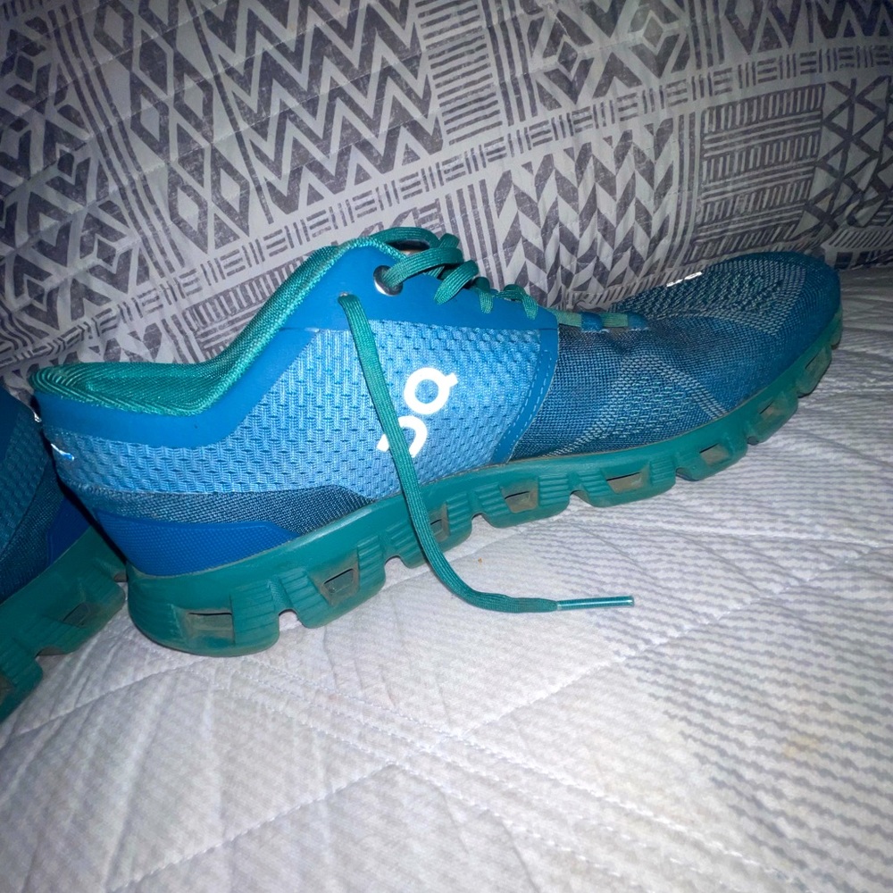 On Cloud Mens Athletic Size 9